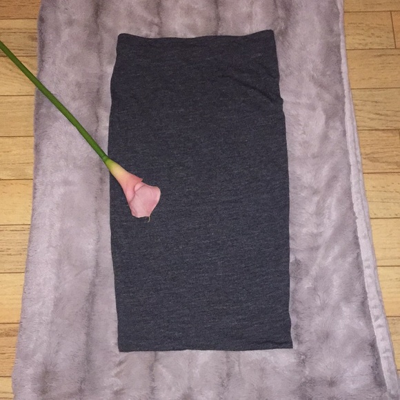 H&M Dresses & Skirts - H&M Gray pencil skirt